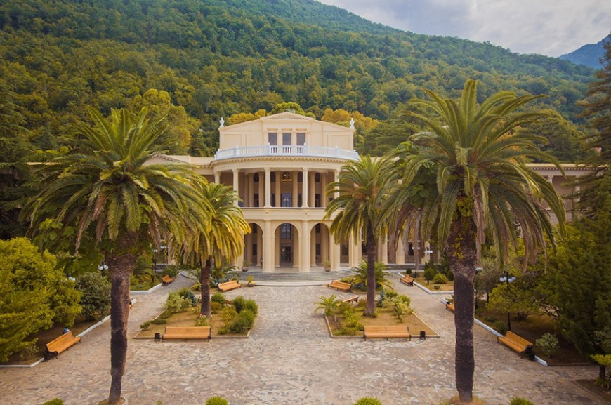 Отель "Amra Park Hotel &amp; Spa" Гагра